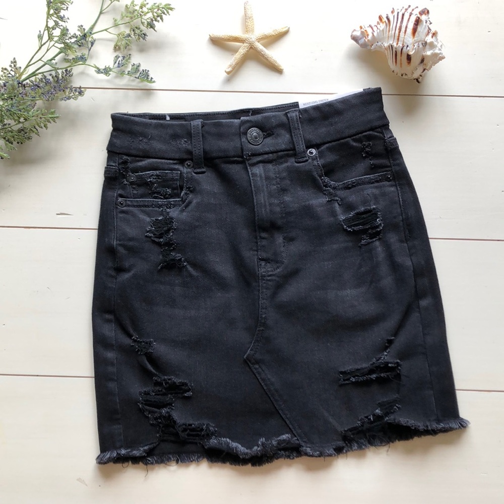 💃NWT!! American Eagle Black Distressed Denim Skirt - Picture 2 of 7
